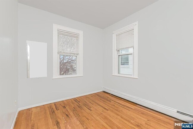 Foto del edificio - 57 Clinton Pl