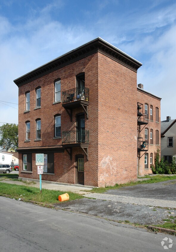 Building Photo - 323 St Anthony St