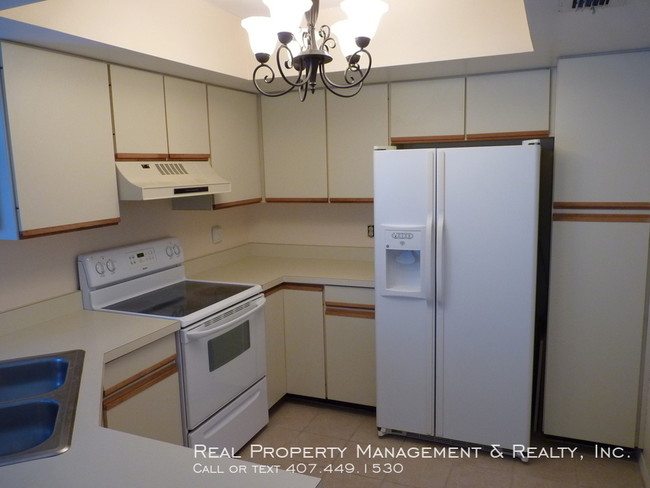 Building Photo - Spacious 2 BR / 2 BA Townhouse In Casselberry
