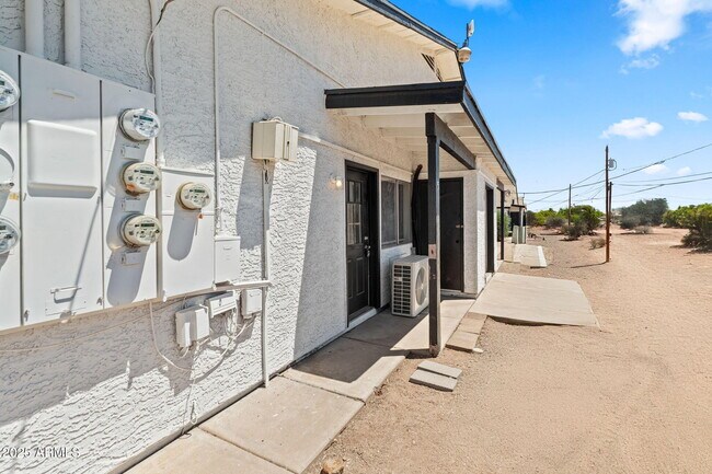 Foto del edificio - 576 N San Marcos Dr