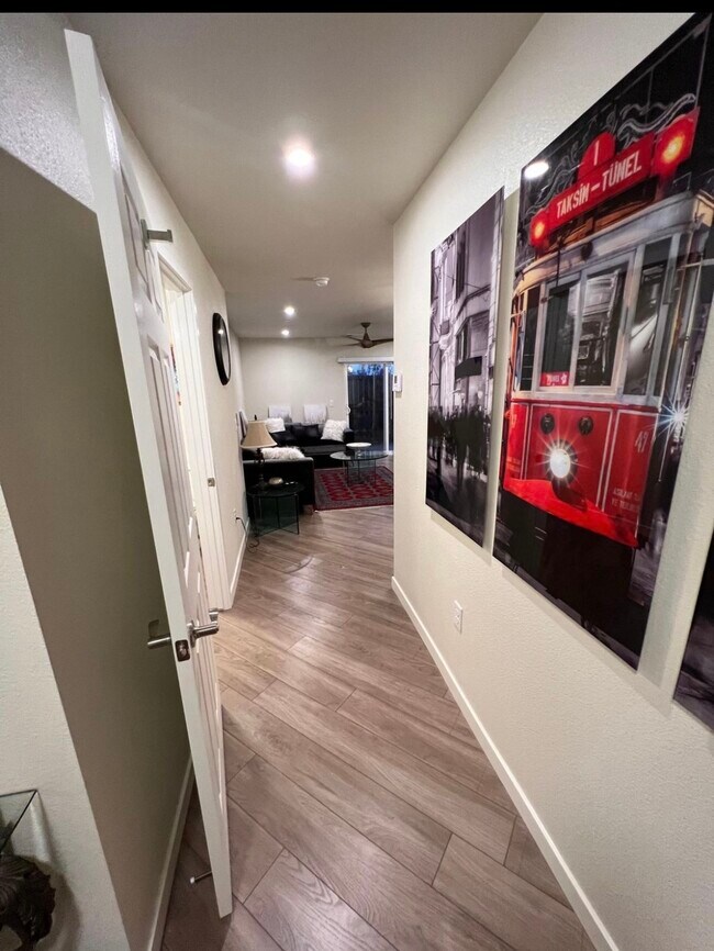 Building Photo - 5870 W Santa Ana Ave