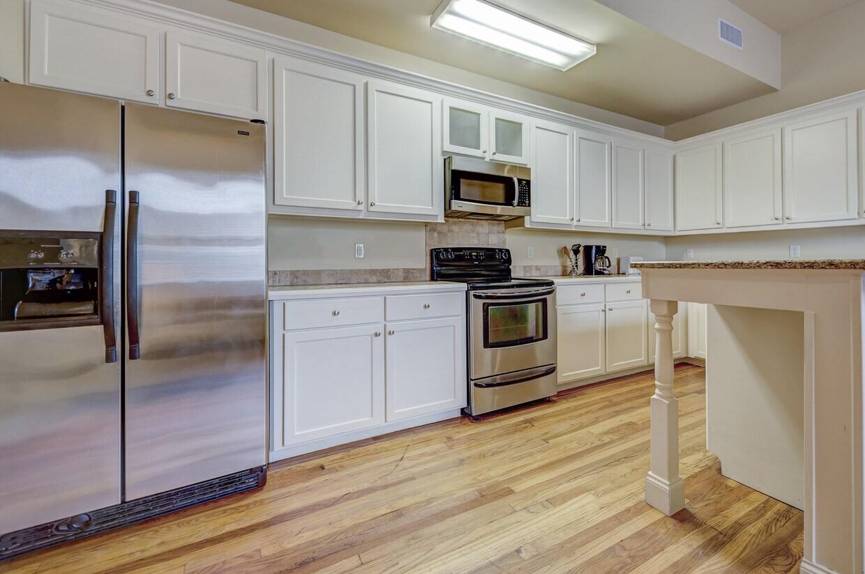 1509 Washington St Unit 2A, Vicksburg, MS 39180 Condo for Rent in