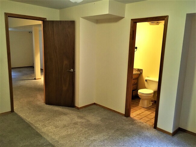 Foto del edificio - 4935 Granby Cir