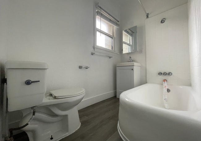 Building Photo - 1617 Normandie Ave