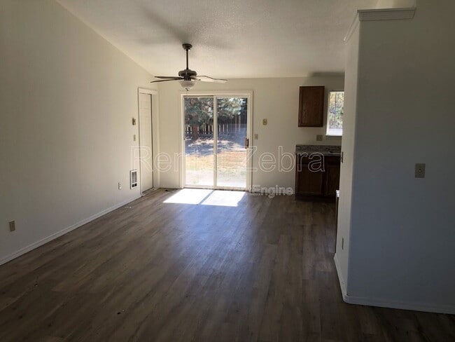 Building Photo - 3234 SW Salmon Ave