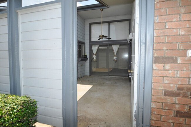 Foto del edificio - 2-1 Condo in Hurst!