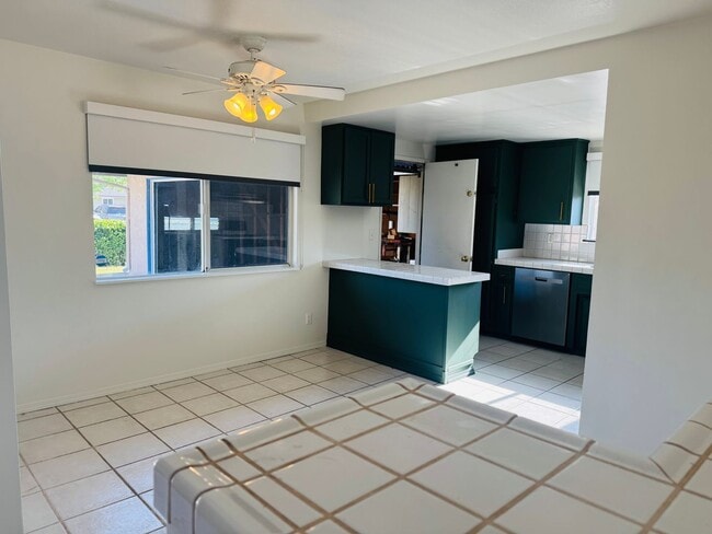 Foto del edificio - 3 bedroom, pet ok, AC!