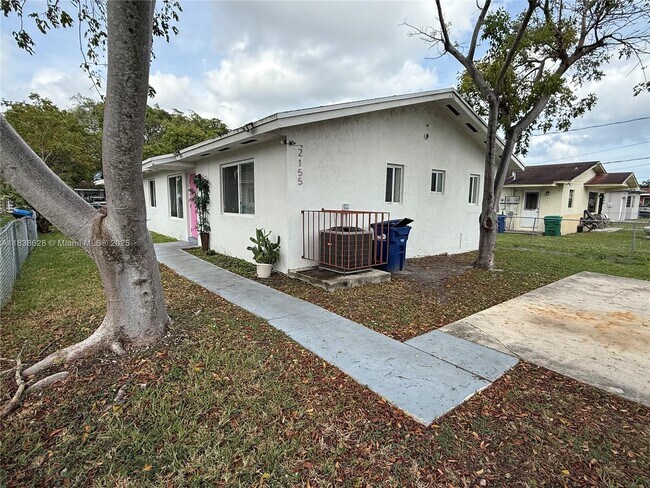 Foto del edificio - 2155 NW 64th St