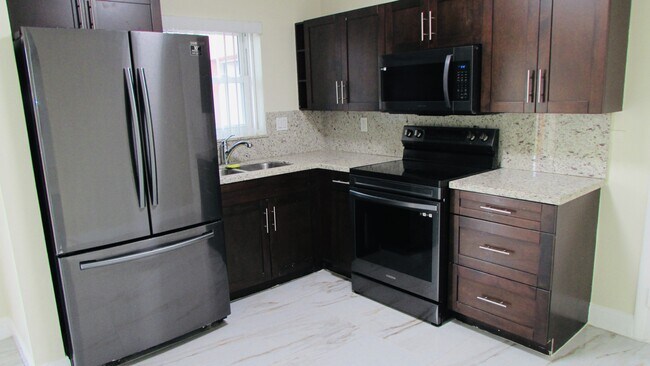 Foto del edificio - 4470 NW 175th St