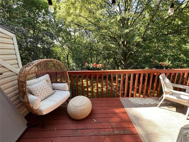 Foto del edificio - 1183 Timbershore Ln