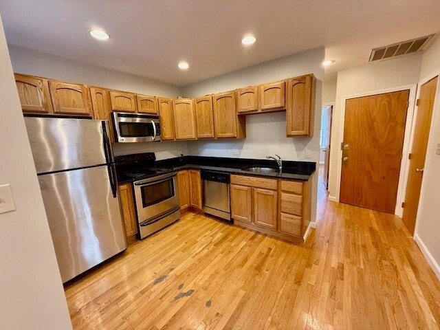 Photo - 13 Snow Hill St Apartment