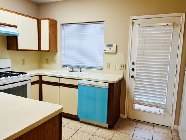 Foto del edificio - Cozy 2-Bedroom Townhouse in Sugar Land's G...