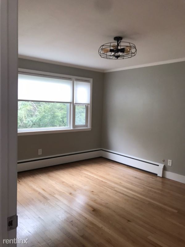 Building Photo - 2 br, 1 bath Apartment - 748 Feura Bush Rd