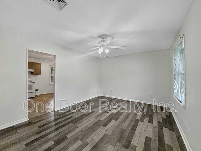 Photo - 105 Walker Dr House