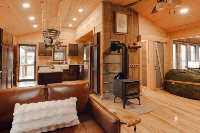 Foto del edificio - 521 Baywood Dr