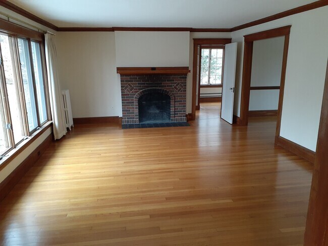 Foto del edificio - 67 Trowbridge Ave
