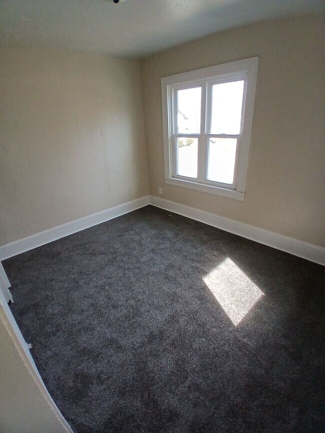 Foto del edificio - 328 Royal Ave