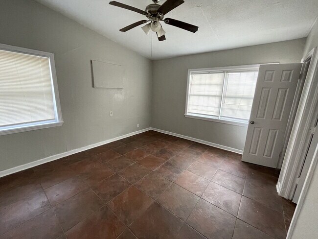 Foto del edificio - 1 Bed/1 Bath off Blanco