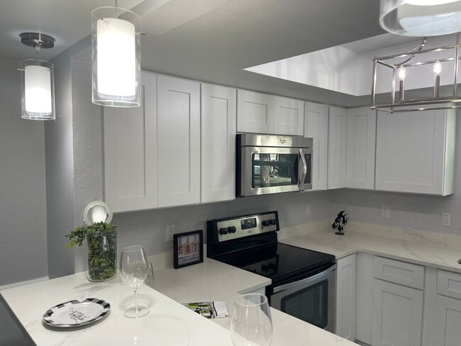 Great kitchen and baths - 152 Douglas Rd W