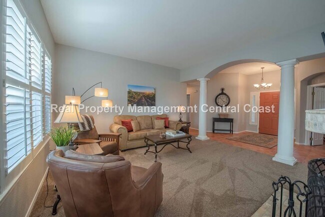 Foto del edificio - LEASE PENDING - Beautiful 3 Bedroom / 2 Ba...