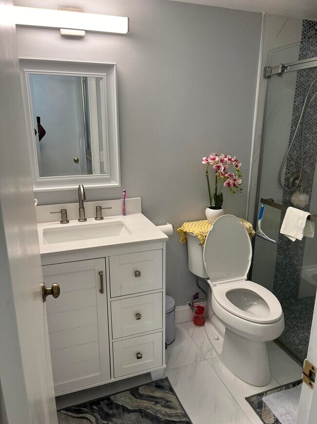 Foto del edificio - 429 Pine Glen Ln