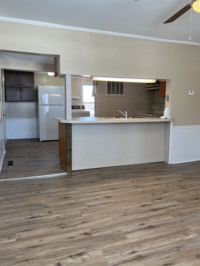 Building Photo - 506 W G Ave | Kingman