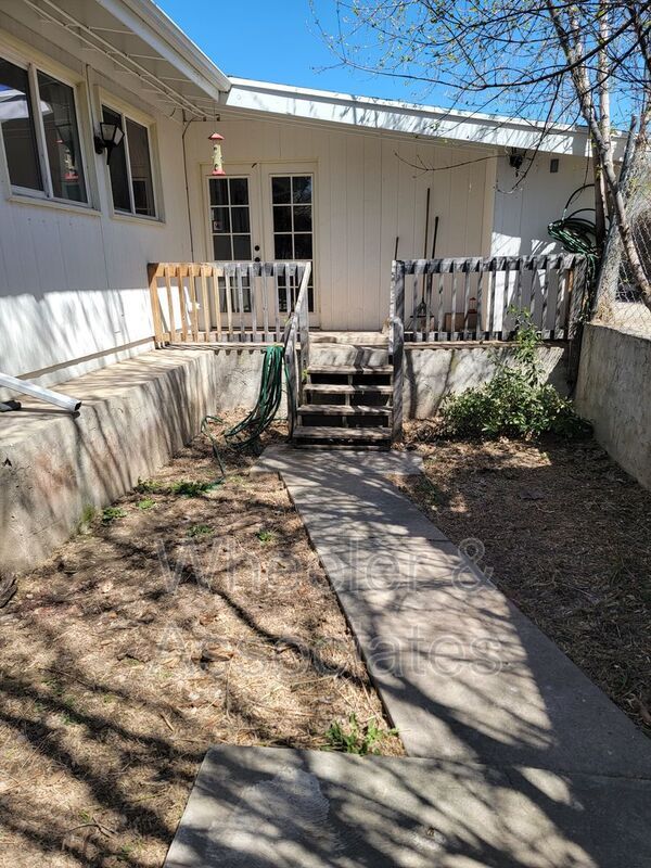 Building Photo - 841 Boughton St