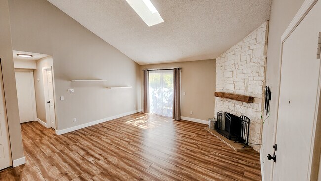 Foto del edificio - 3345 S Ammons St