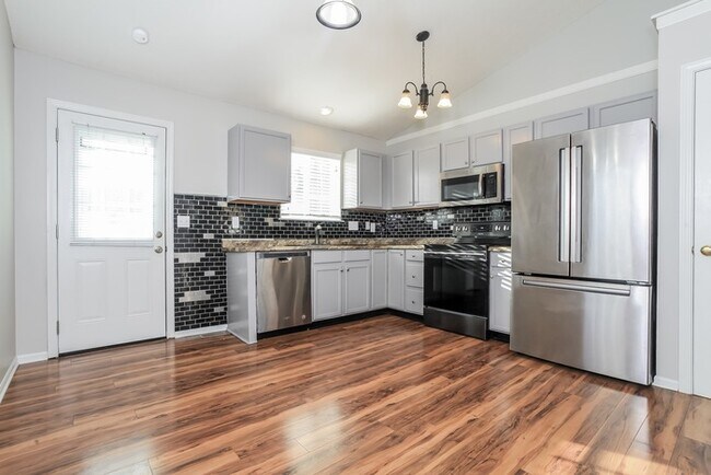 Building Photo - Beautiful Bi-Level Home