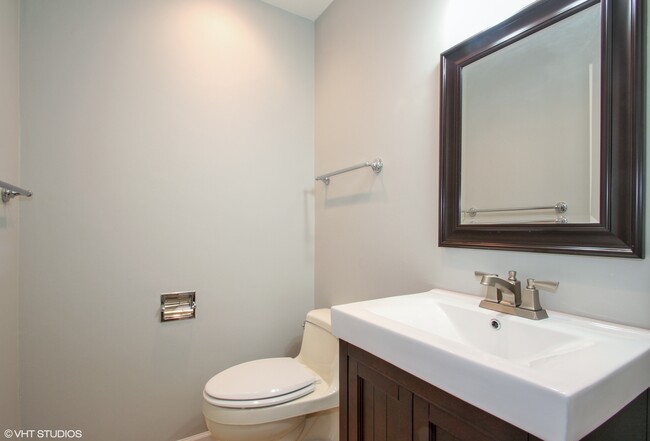Building Photo - 1732 Pickwick Ln