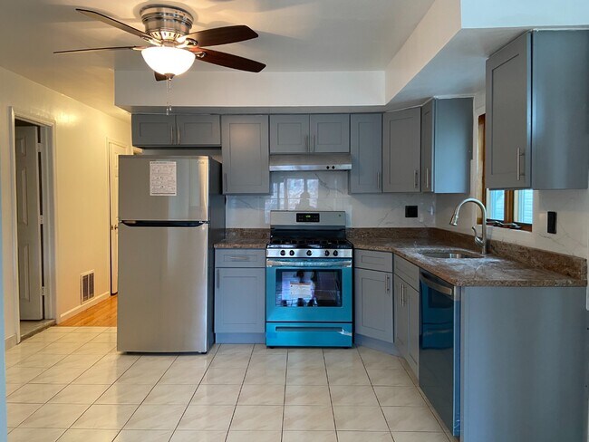 Foto del edificio - 170 Serrell Ave