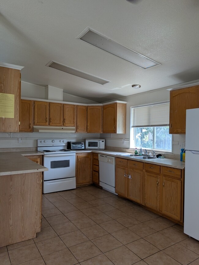 Foto del edificio - 1144 W Aspen Park Cir