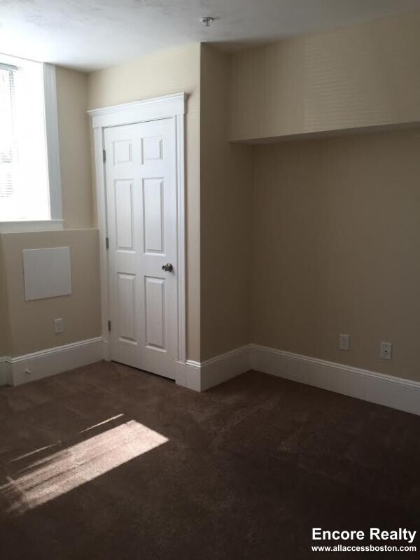 Building Photo - 55 Park Dr