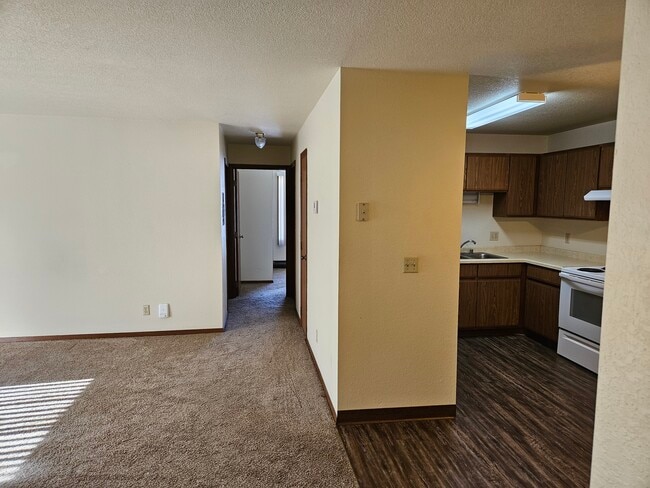 Building Photo - 324 N Kensington Dr