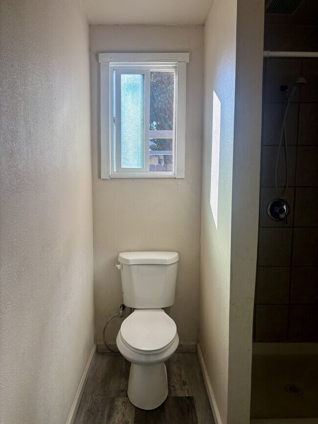 Foto del edificio - 715 E Roseburg Ave