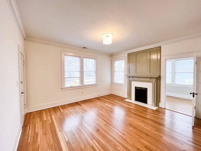 Den - 501 E 49th St