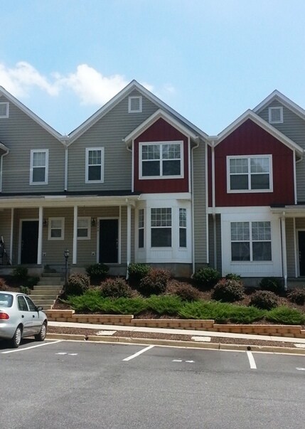 Primary Photo - 2446 N Berkshire Rd