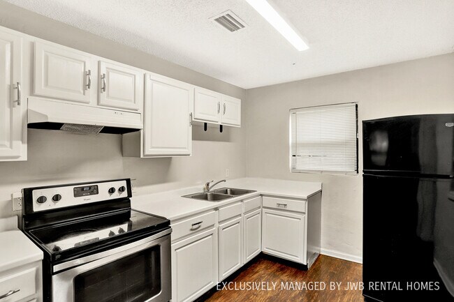 Foto del edificio - 353 Thompson St