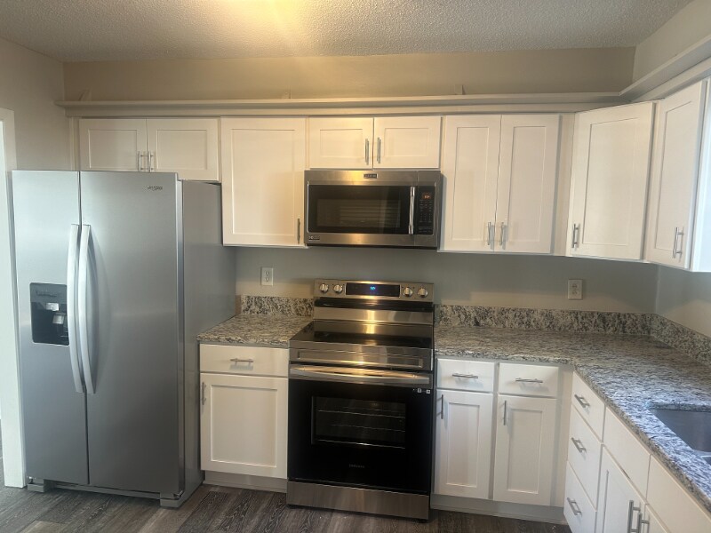 Foto principal - 4720 Walden Pond Dr