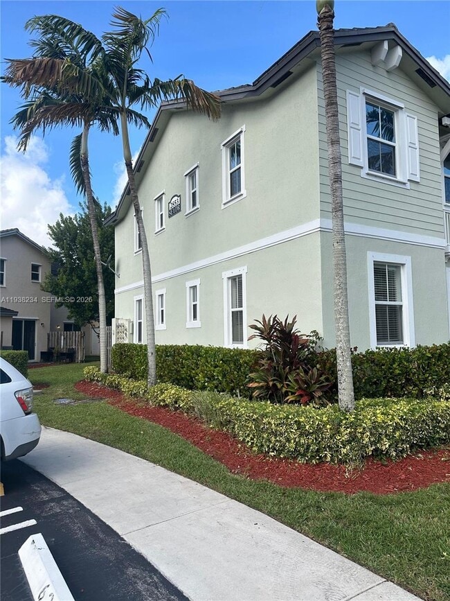 Building Photo - 2853 SE 1st Dr