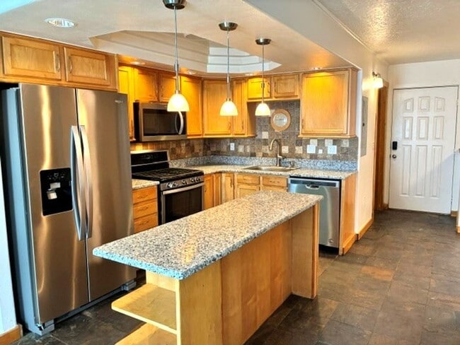Building Photo - 340 Straight Creek Dr