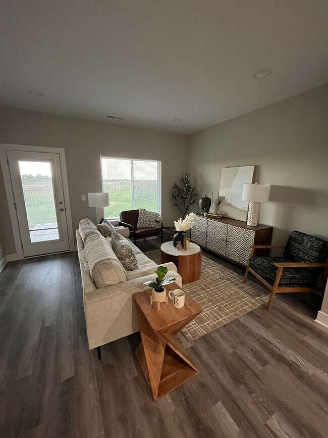 Building Photo - 16271/73 Ike Ct