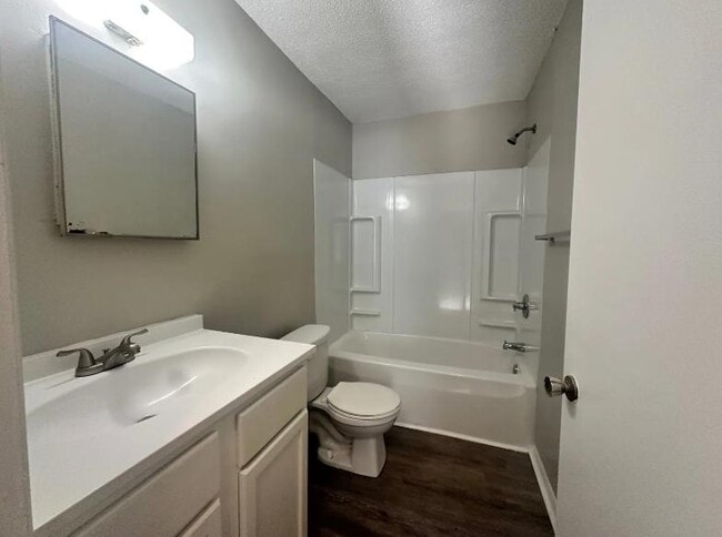 Building Photo - 1491 Sherwood Dr