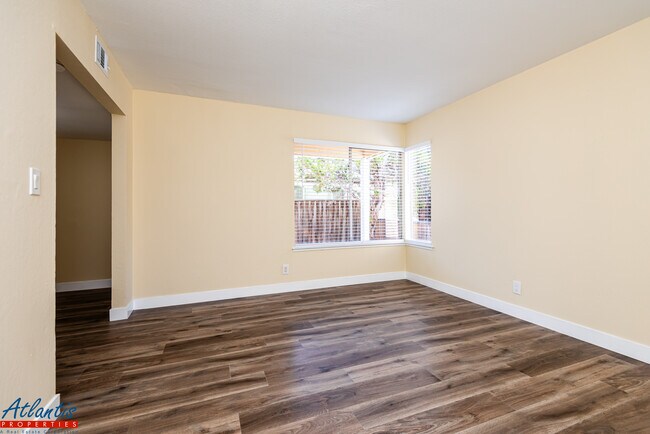 Building Photo - 913 El Lisa Dr