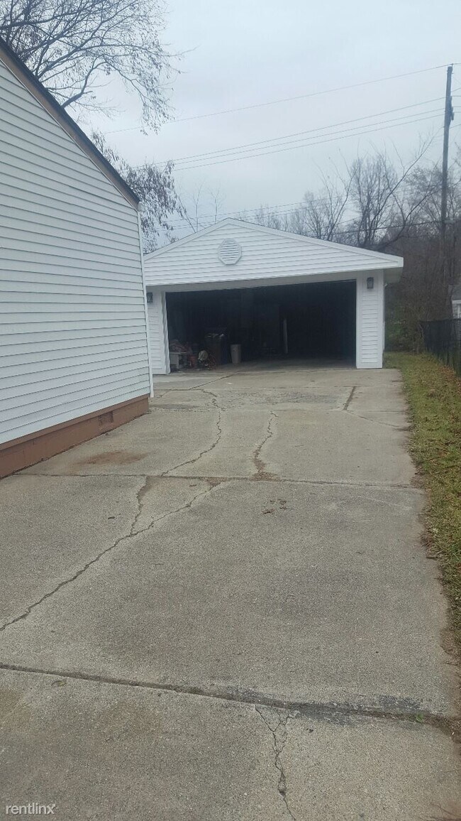 Foto del edificio - 3 br, 1 bath House - 1580 Wiard Blvd