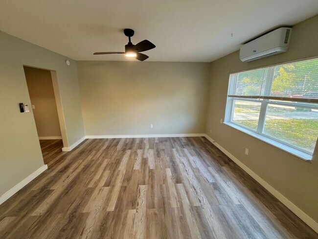 Foto del edificio - $300 OFF 1st Month Rent + $50 Gift Card - 1 Bedroom / 1 Bathroom – Winter Haven, FL