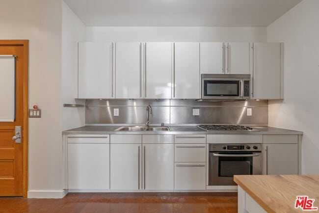 Building Photo - 257 S Spring St