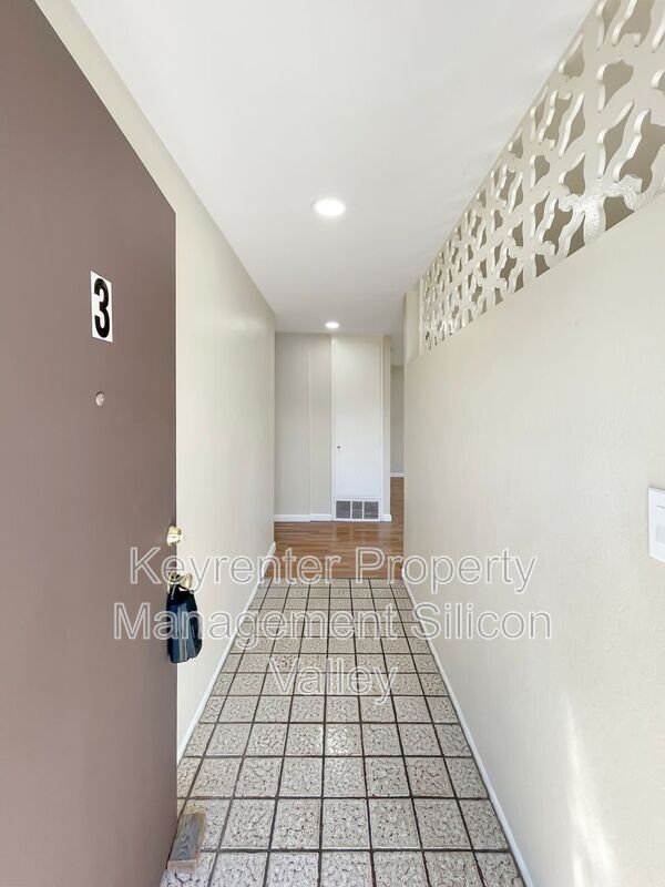Foto del edificio - 878 Castlewood Dr