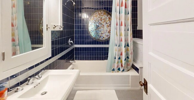Foto del edificio - Charming 3-Bedroom Home in the Heart of th...