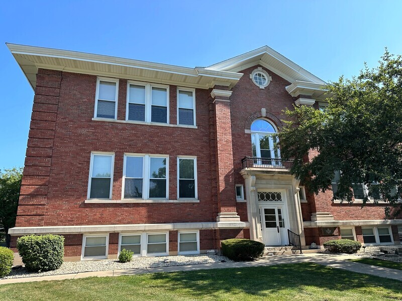 Primary Photo - 730 N Seminary Ave